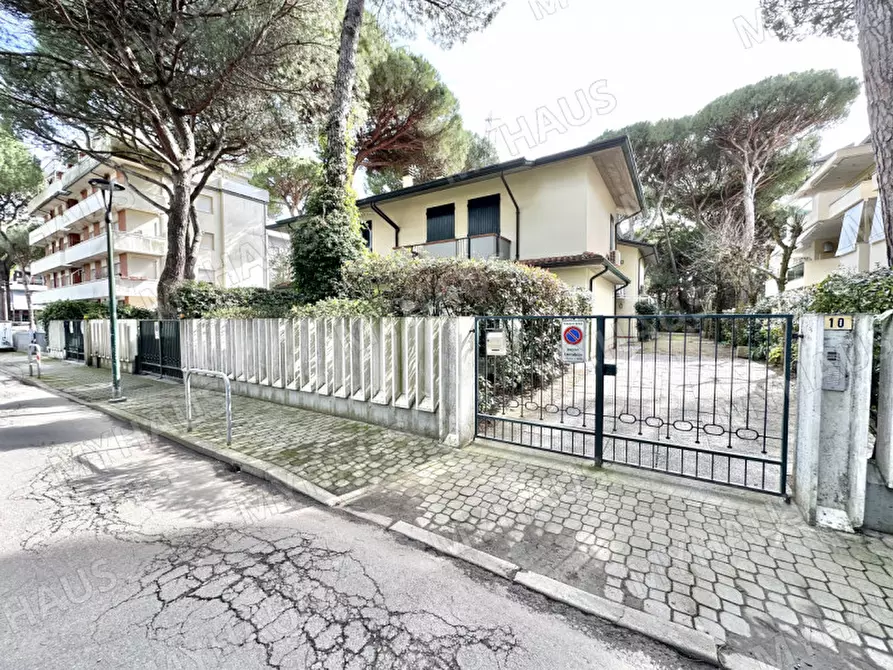 Immagine 1 di Villetta a schiera in vendita  in Viale Damiano Chiesa a Cervia