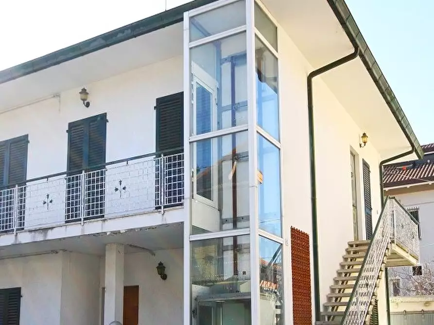 Immagine 9 di Casa indipendente in vendita  in viale cantù a Riccione