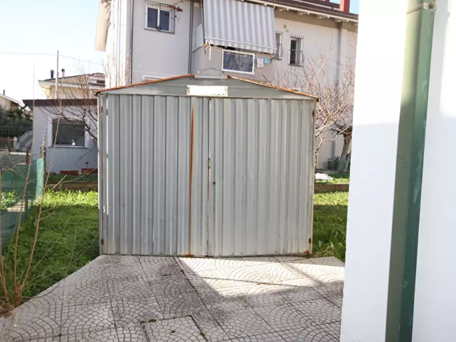 Immagine 16 di Casa indipendente in vendita  in viale cantù a Riccione