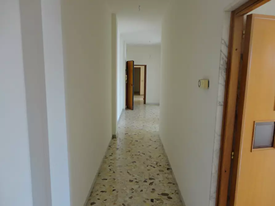 Immagine 11 di Appartamento in vendita  in via kennedy a Modugno