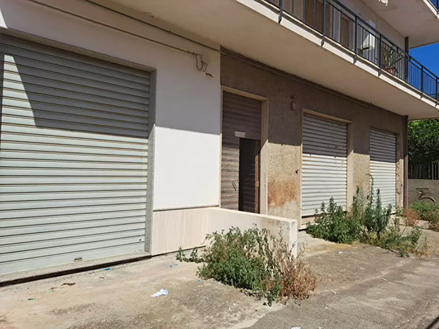 Immagine 2 di Magazzino in affitto  a Melito Di Porto Salvo