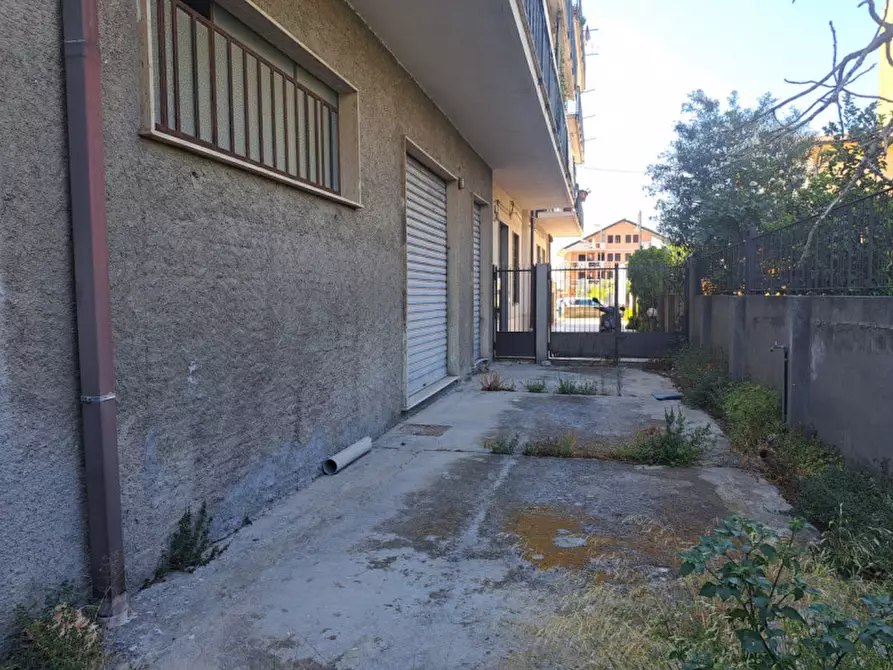 Immagine 3 di Magazzino in affitto  a Melito Di Porto Salvo