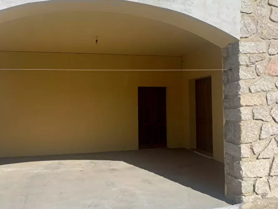 Immagine 25 di Casa bifamiliare in vendita  a Calangianus