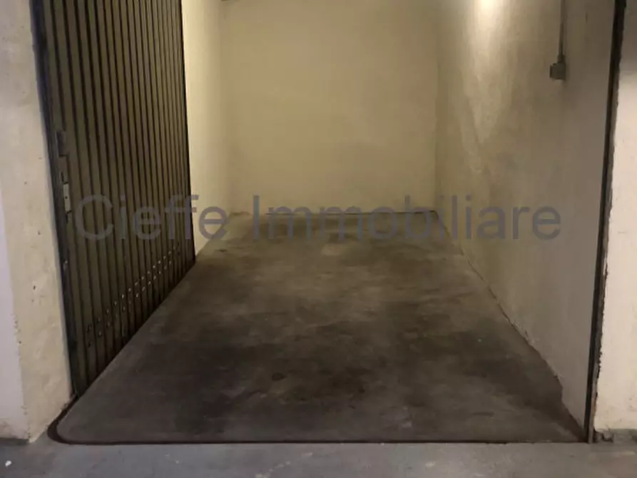 Immagine 2 di Garage in vendita  in corso milano a Padova