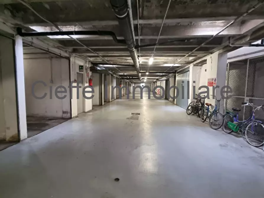 Immagine 4 di Garage in vendita  in corso milano a Padova