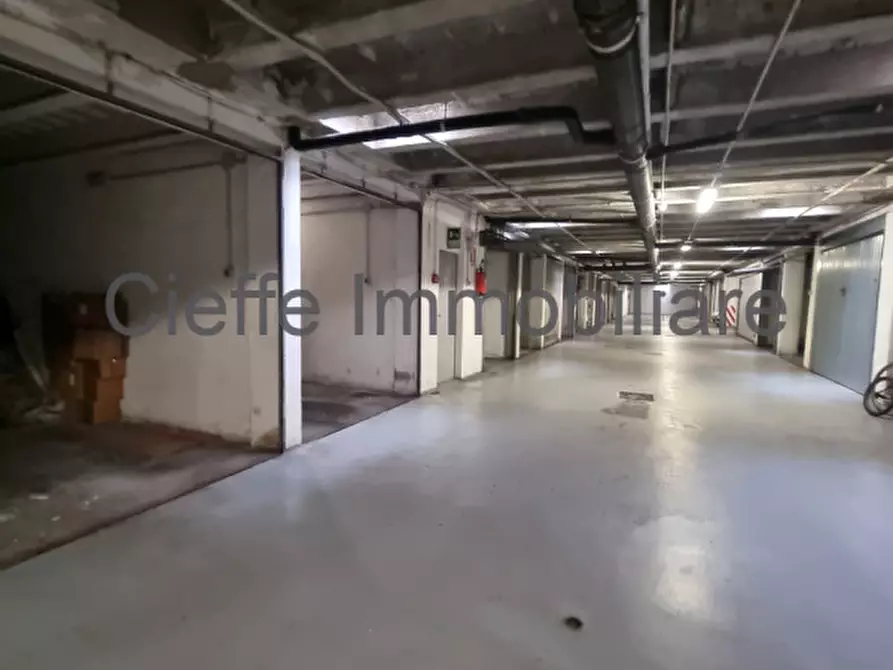 Immagine 5 di Garage in vendita  in corso milano a Padova