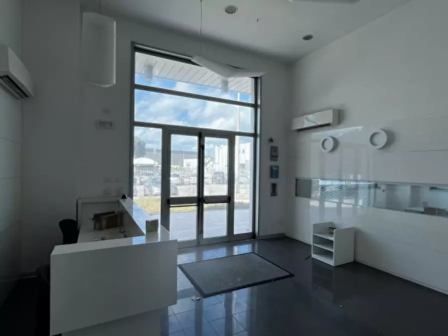 Immagine 1 di Ufficio in affitto  in VIA ACHILLE GRANDI OSIMO a Ancona