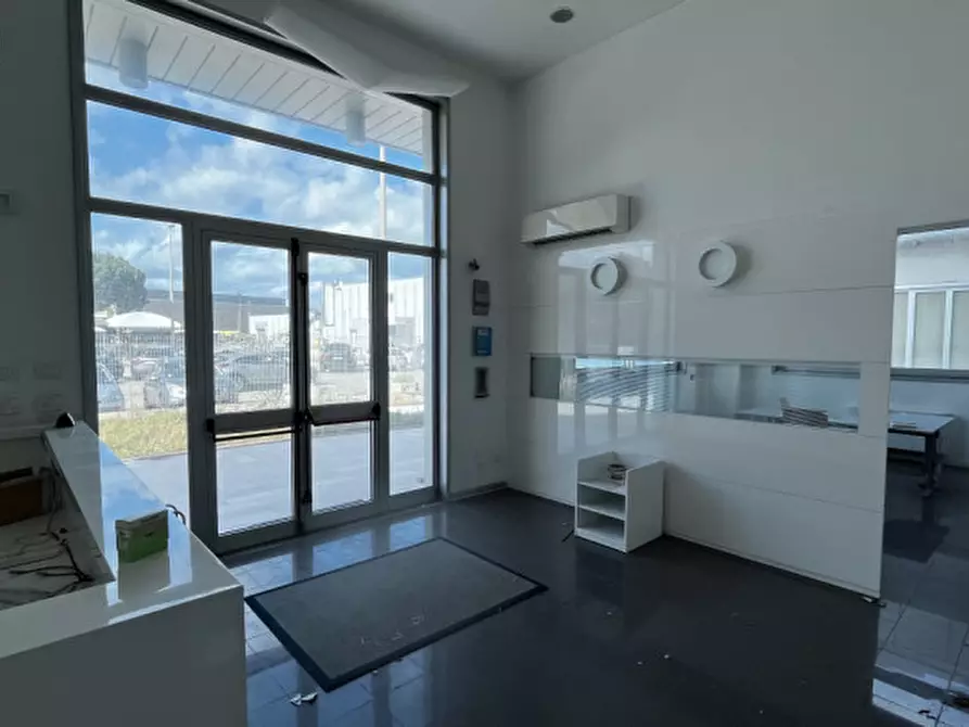 Immagine 2 di Ufficio in affitto  in VIA ACHILLE GRANDI OSIMO a Ancona