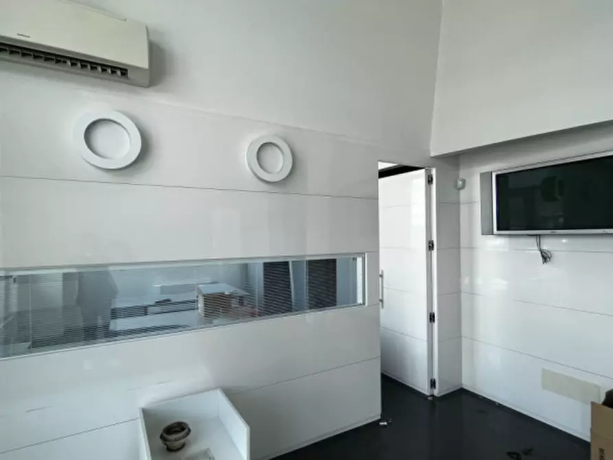 Immagine 3 di Ufficio in affitto  in VIA ACHILLE GRANDI OSIMO a Ancona