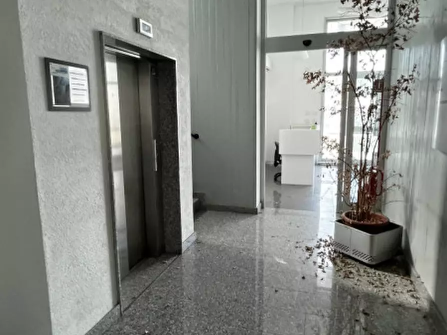 Immagine 4 di Ufficio in affitto  in VIA ACHILLE GRANDI OSIMO a Ancona