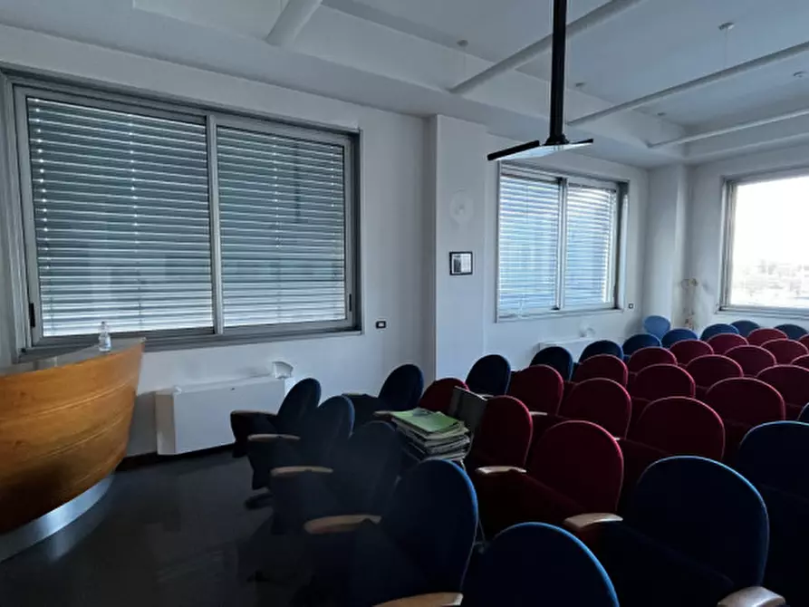 Immagine 12 di Ufficio in affitto  in VIA ACHILLE GRANDI OSIMO a Ancona