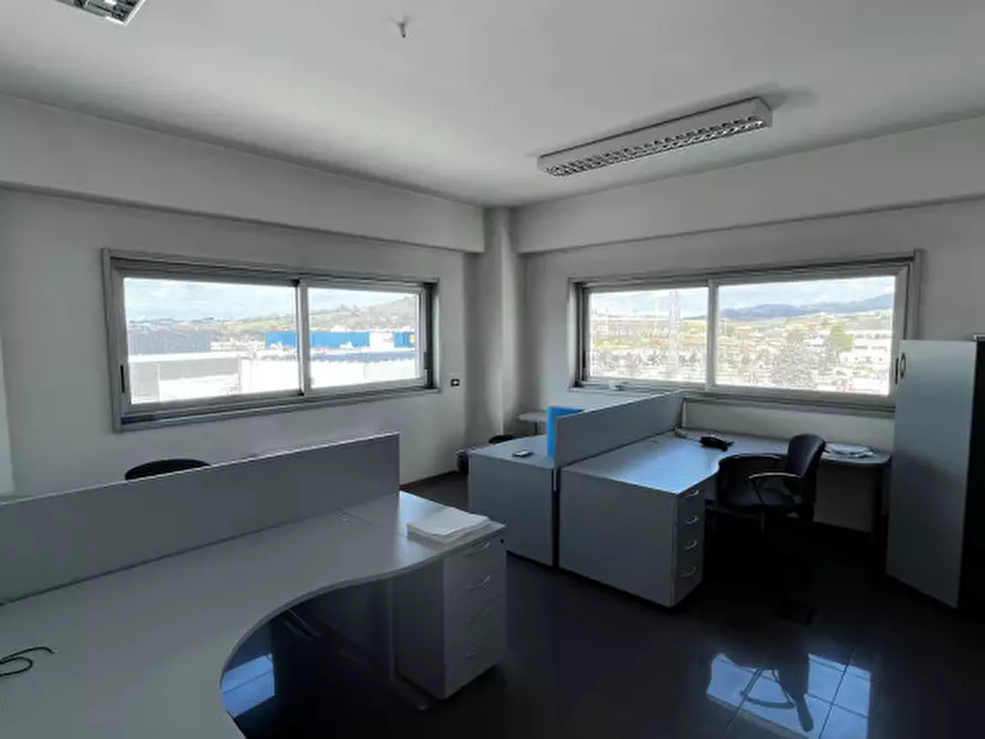 Immagine 21 di Ufficio in affitto  in VIA ACHILLE GRANDI OSIMO a Ancona