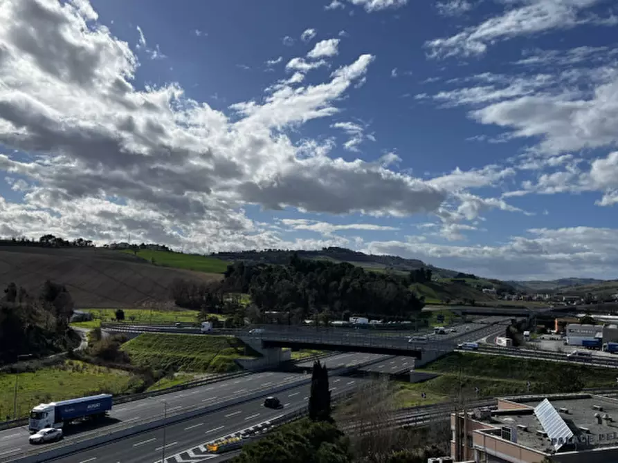 Immagine 31 di Ufficio in affitto  in VIA ACHILLE GRANDI OSIMO a Ancona