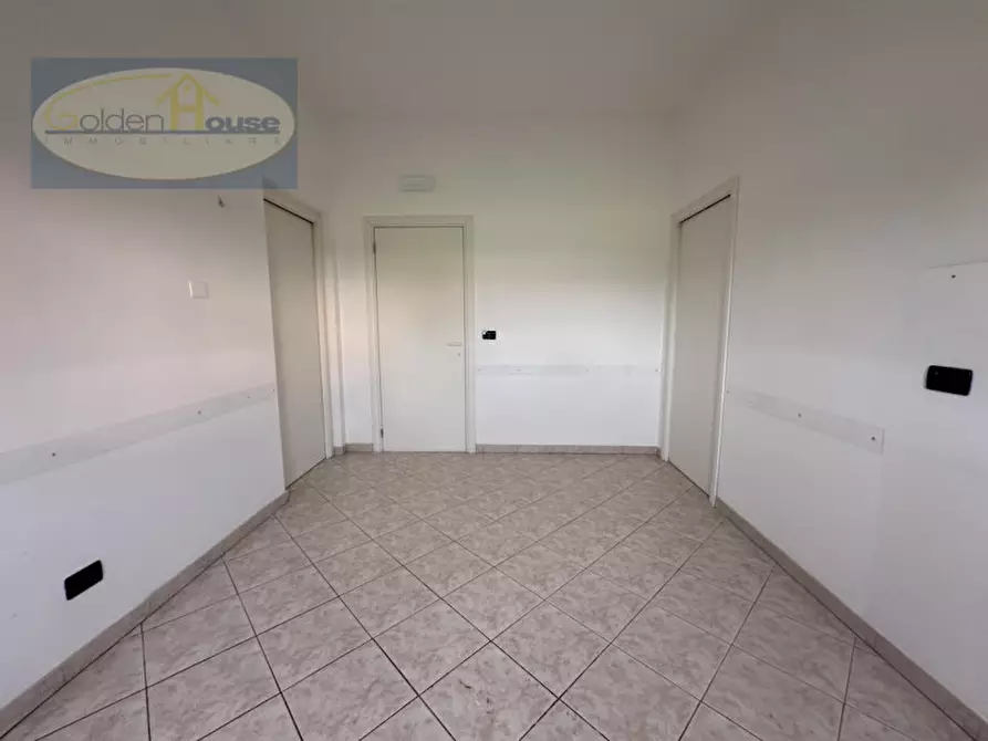 Immagine 19 di Laboratorio in vendita  in Via dell'Artigianato a Molinella