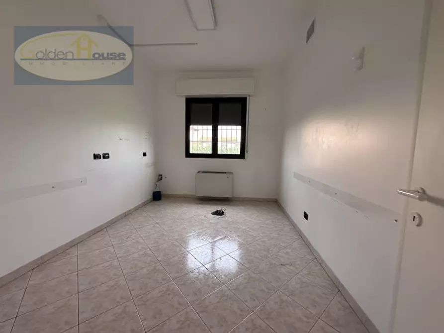 Immagine 21 di Laboratorio in vendita  in Via dell'Artigianato a Molinella