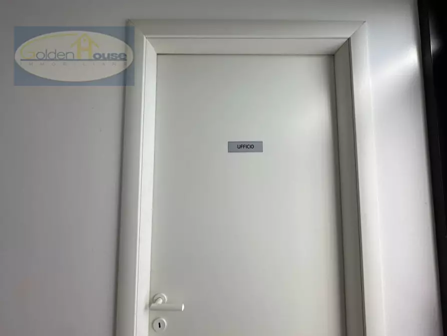 Immagine 23 di Laboratorio in vendita  in Via dell'Artigianato a Molinella