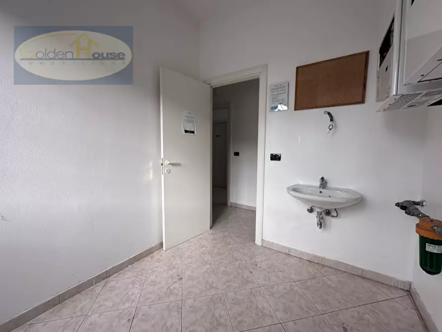 Immagine 31 di Laboratorio in vendita  in Via dell'Artigianato a Molinella