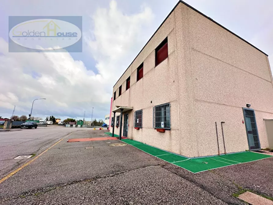 Immagine 40 di Laboratorio in vendita  in Via dell'Artigianato a Molinella