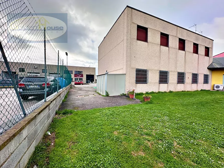 Immagine 43 di Laboratorio in vendita  in Via dell'Artigianato a Molinella