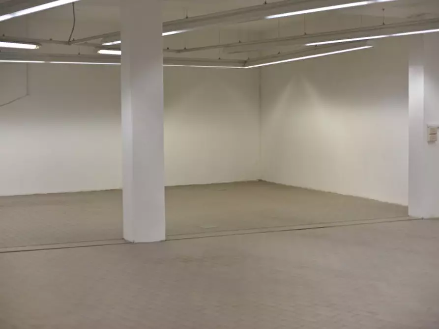 Immagine 4 di Negozio in affitto  in Piazza Umberto 1 a Sarego