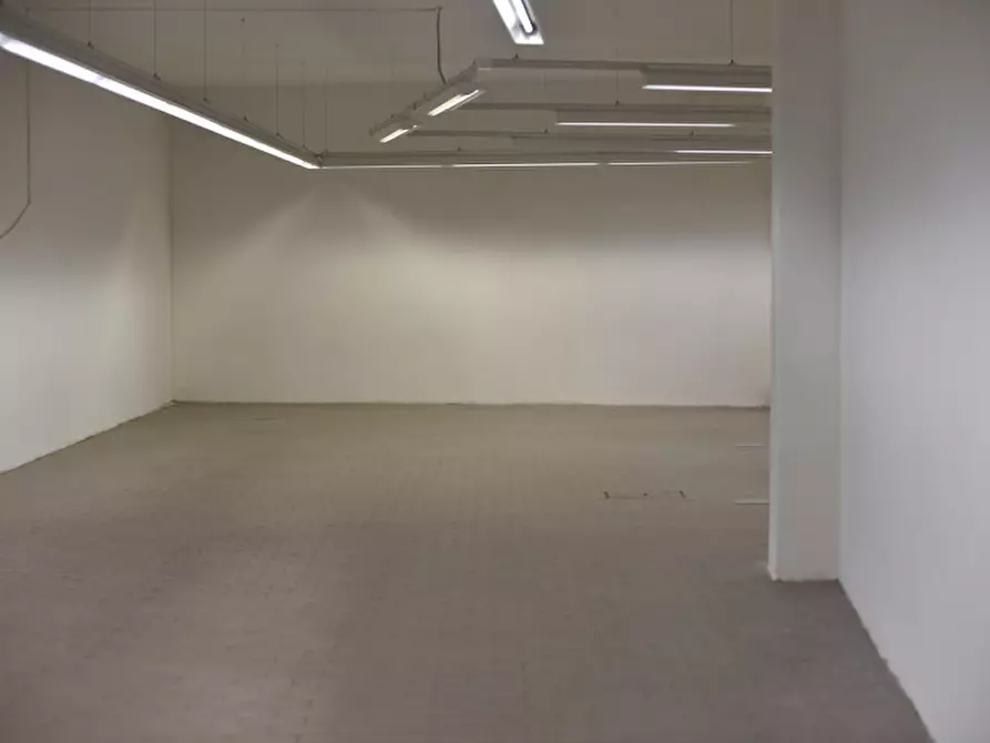 Immagine 5 di Negozio in affitto  in Piazza Umberto 1 a Sarego