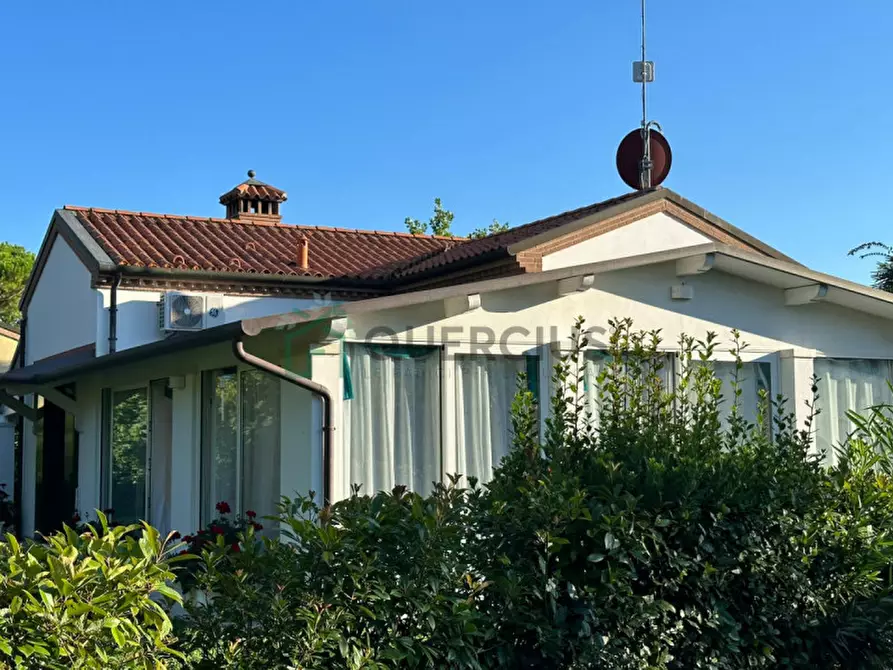 Immagine 2 di Villa in vendita  in Via Ivone Grassetto a Jesolo