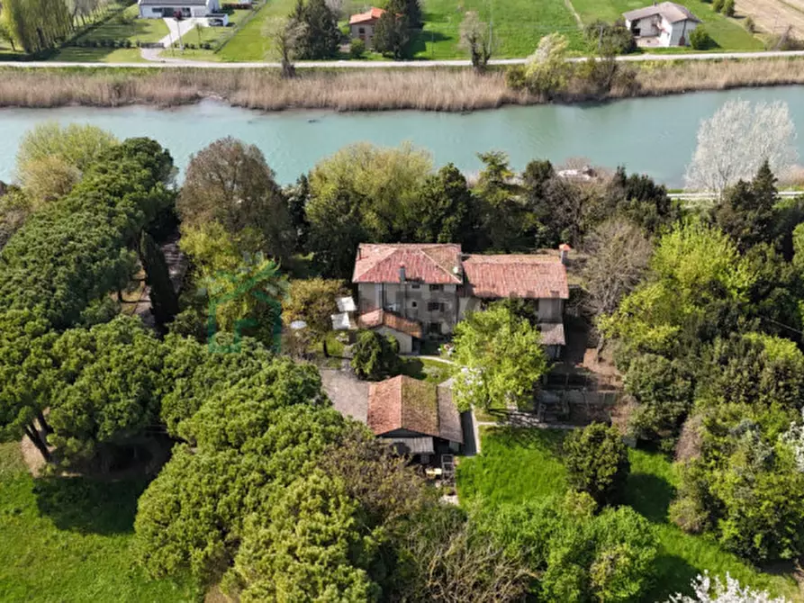 Immagine 1 di Villa in vendita  in Via Adriatica a Jesolo