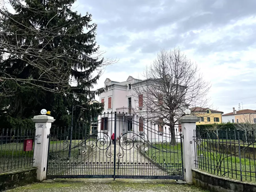 Immagine 1 di Villa in vendita  in Pontelongo Via Roma a Pontelongo