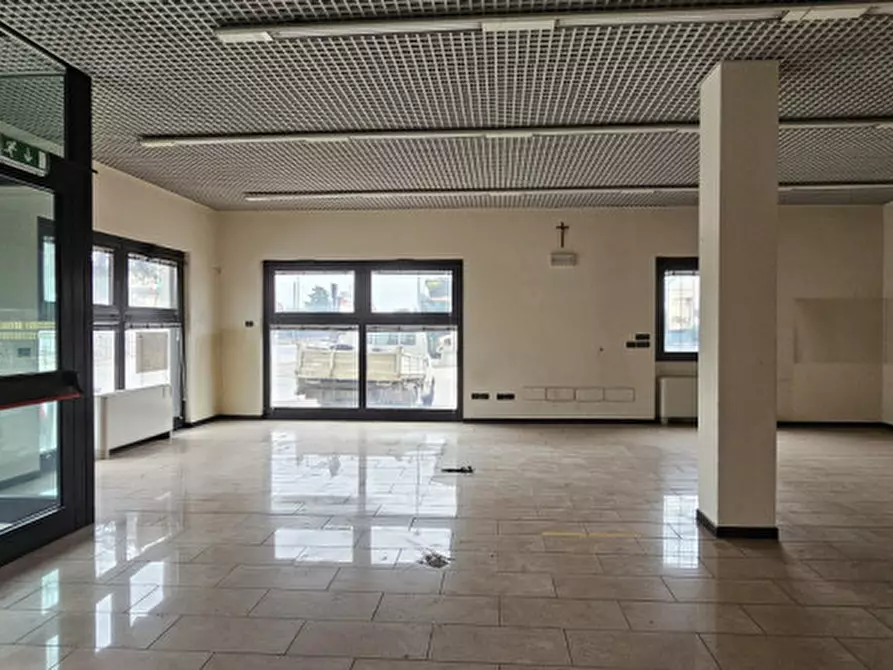 Immagine 4 di Negozio in vendita  a San Bonifacio