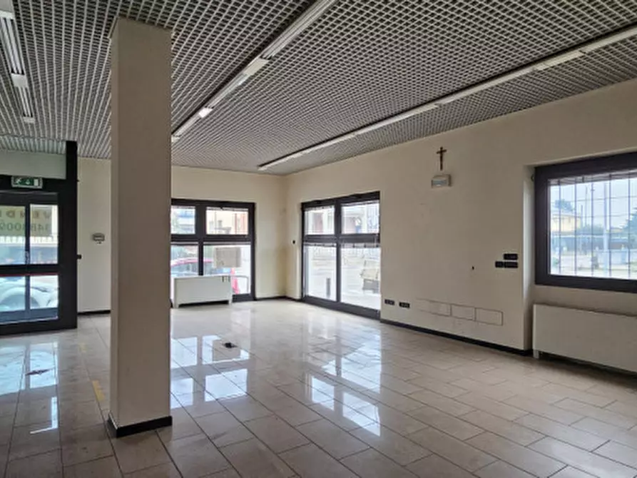 Immagine 8 di Negozio in vendita  a San Bonifacio