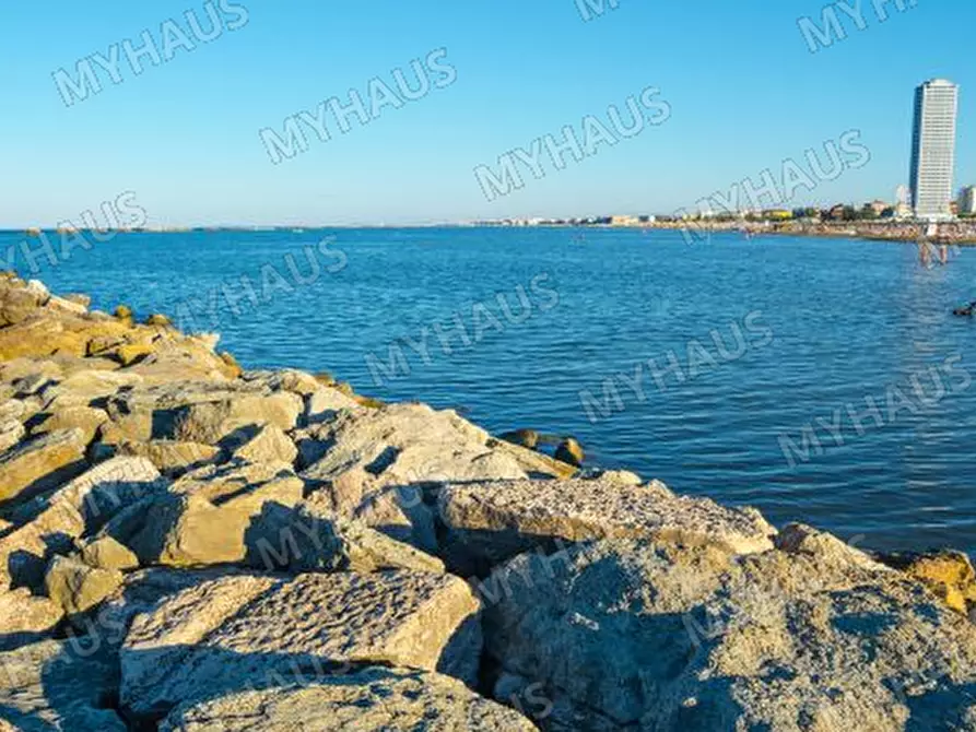 Immagine 3 di Posto auto in vendita  in Via Segantini a Cesenatico