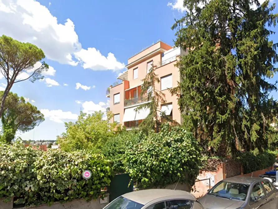 Immagine 1 di Appartamento in vendita  in via clivo di cinna a Roma