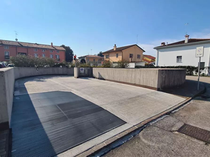 Immagine 2 di Garage in vendita  in Via Romanina a Castelfranco Veneto