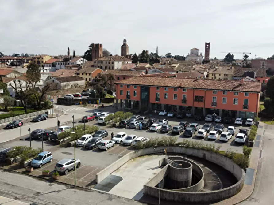 Immagine 2 di Garage in vendita  in Via Romanina a Castelfranco Veneto
