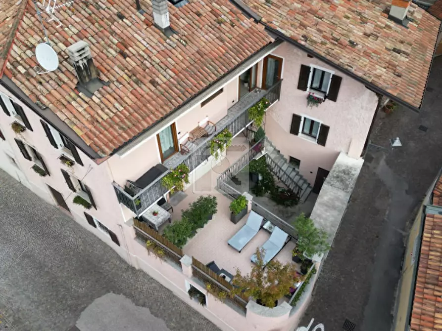 Immagine 1 di Casa bifamiliare in vendita  in via Sant'Antonino a Dro