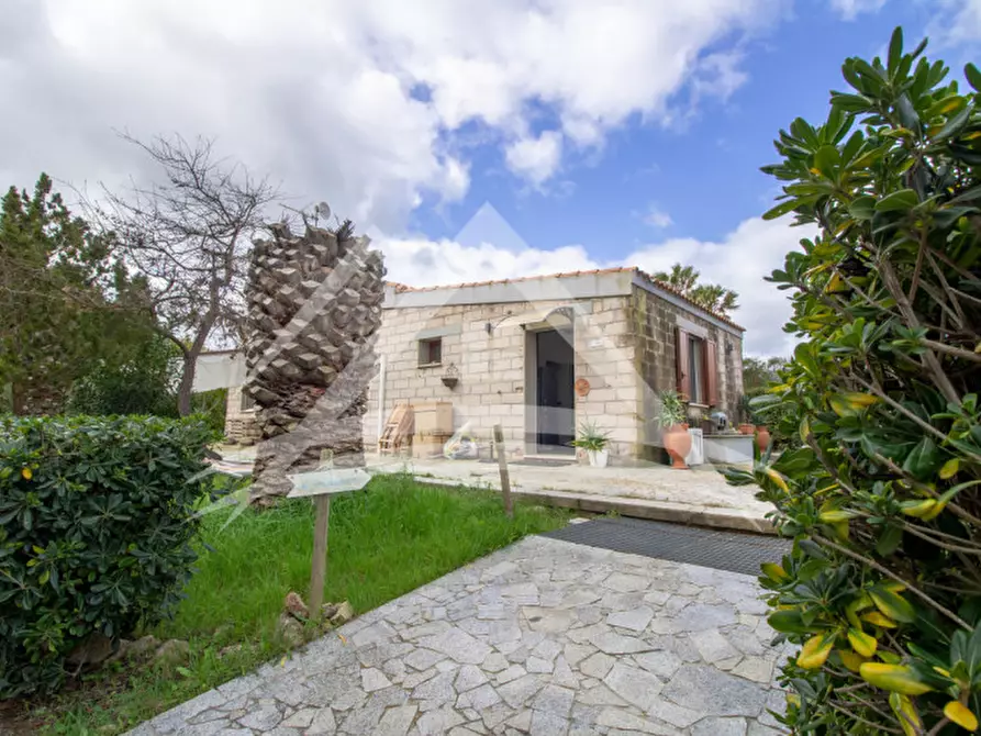 Immagine 2 di Bed & Breakfast in vendita  a Stintino