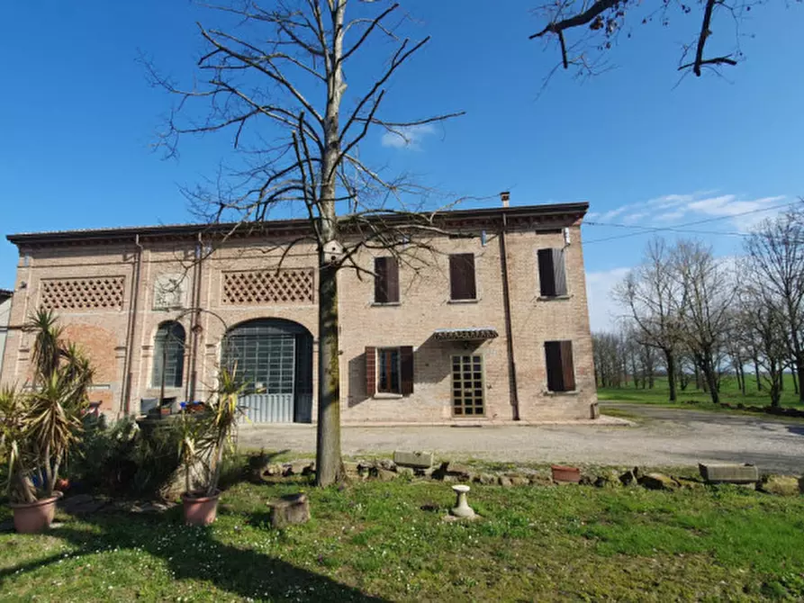 Immagine 1 di Villa in vendita  in STRADA PROVINCIALE a San Possidonio