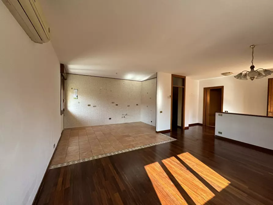 Immagine 1 di Casa quadrifamiliare in vendita  in VIA FRATELLI CERVI 159 a Solesino