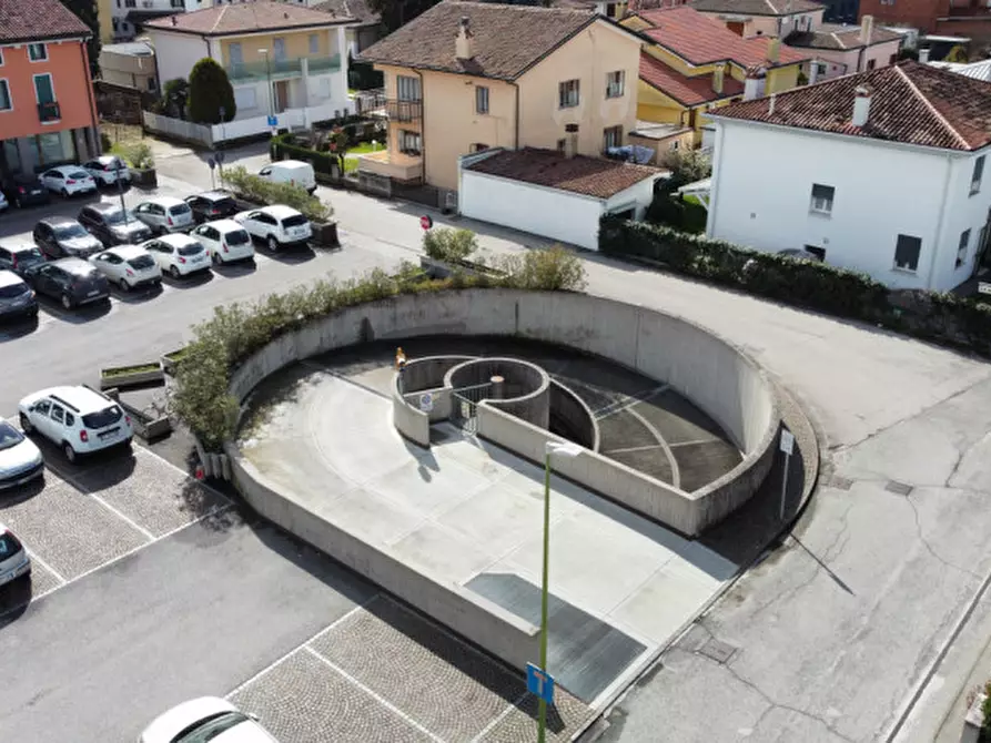 Immagine 3 di Garage in vendita  in Via Romanina a Castelfranco Veneto