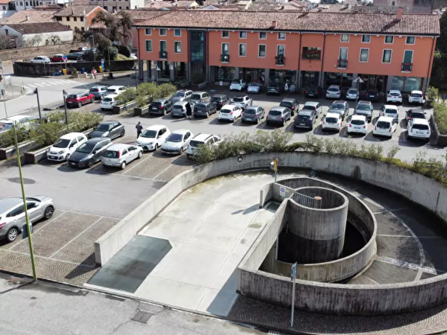 Immagine 1 di Garage in vendita  in Via Romanina a Castelfranco Veneto