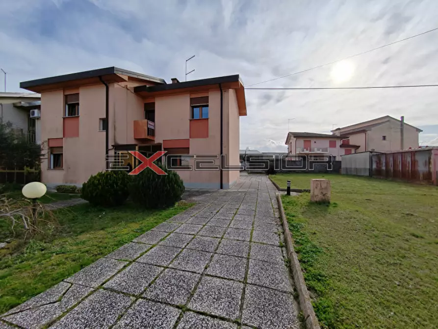 Immagine 1 di Casa bifamiliare in vendita  in Via G. Matteotti n.20 - bis Cavarzere (VE) a Cavarzere
