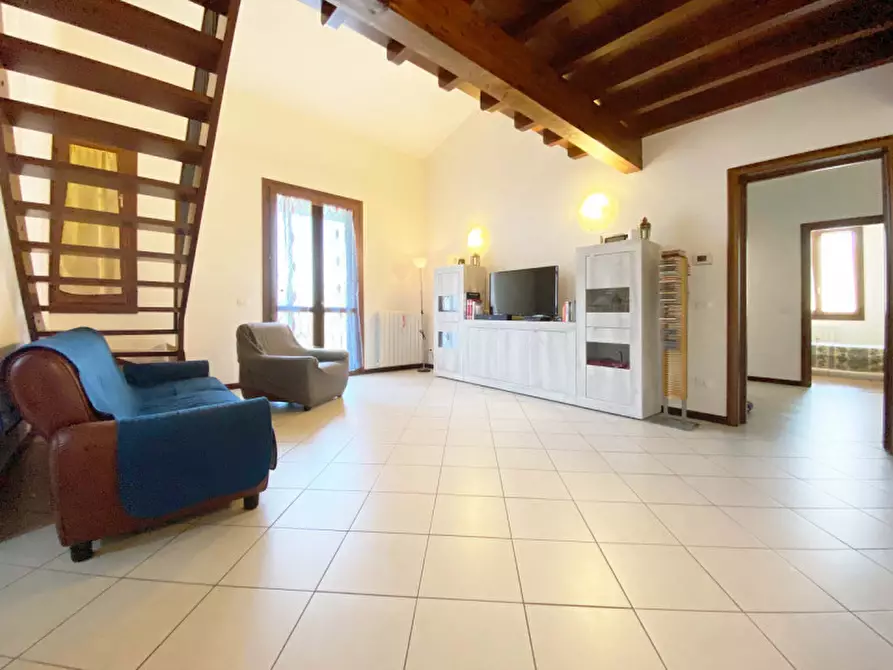 Immagine 1 di Appartamento in vendita  in Via Valli 551 a Mirandola