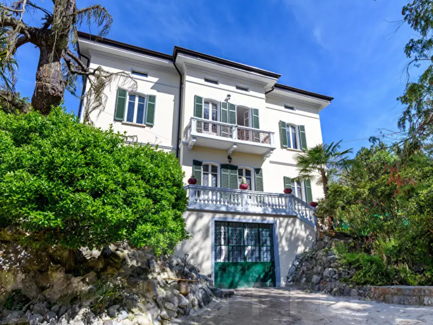 Immagine 1 di Villa in vendita  in Via Armando Diaz a Castelletto Sopra Ticino
