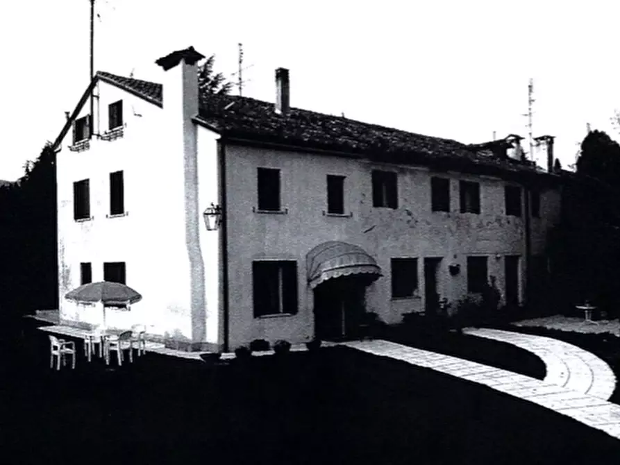 Immagine 1 di Villa in vendita  in VIALE VICENZA 17/B a Bassano Del Grappa