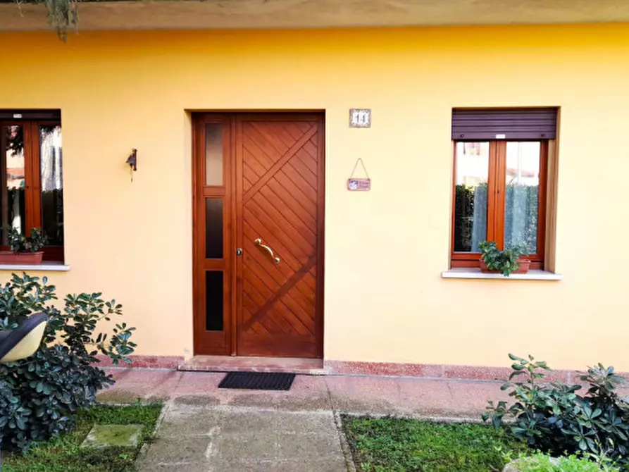 Immagine 1 di Casa indipendente in vendita  in via polesana per rovigo a Lendinara