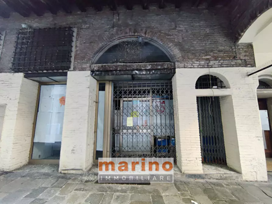 Immagine 1 di Negozio in affitto  in Via Zabarella a Padova