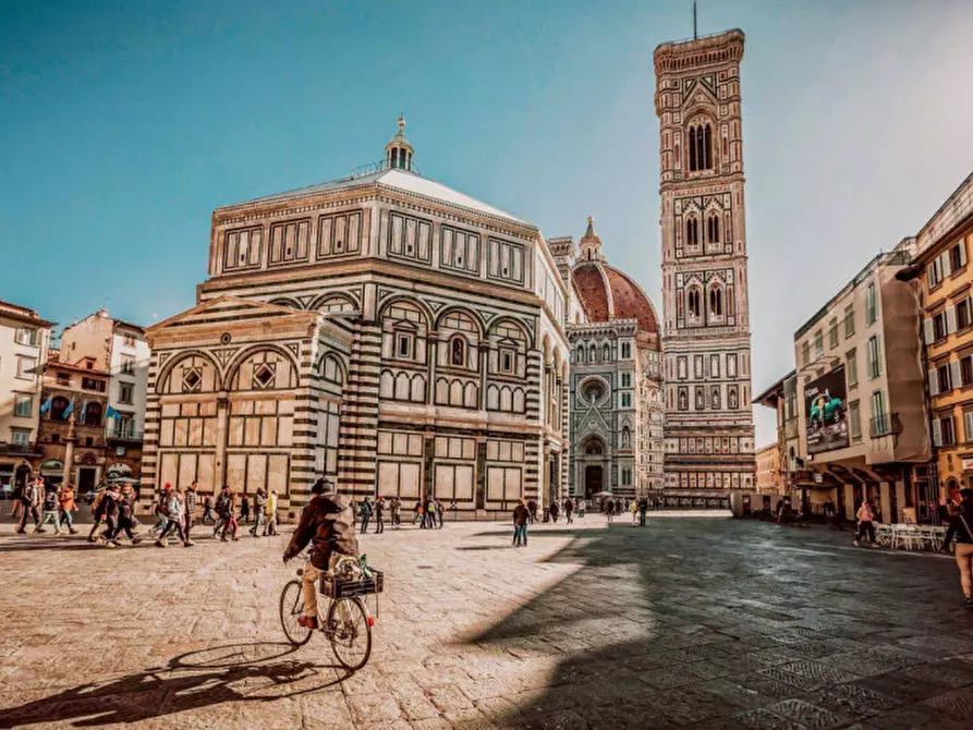 Immagine 2 di Negozio in affitto  in PIAZZA DEL DUOMO a Firenze