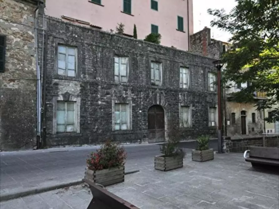 Immagine 5 di Palazzo in vendita  a Scansano