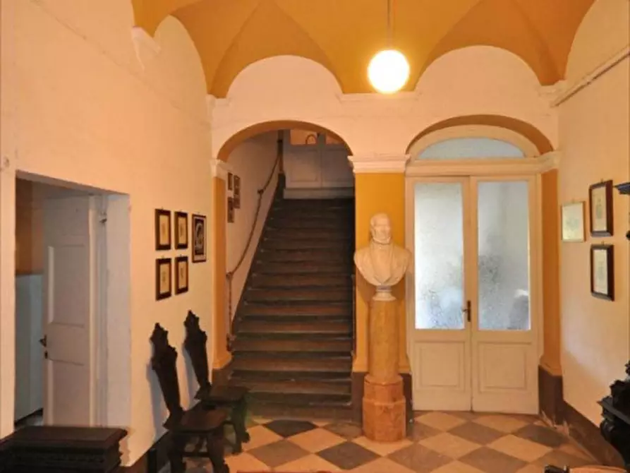 Immagine 16 di Palazzo in vendita  a Scansano