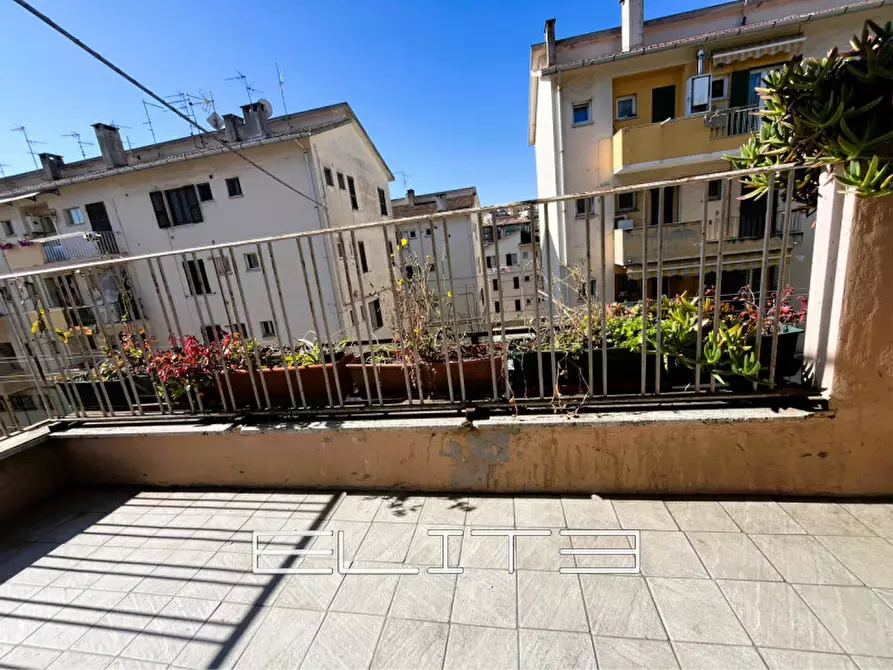 Immagine 1 di Appartamento in vendita  in via bocconi a Ancona